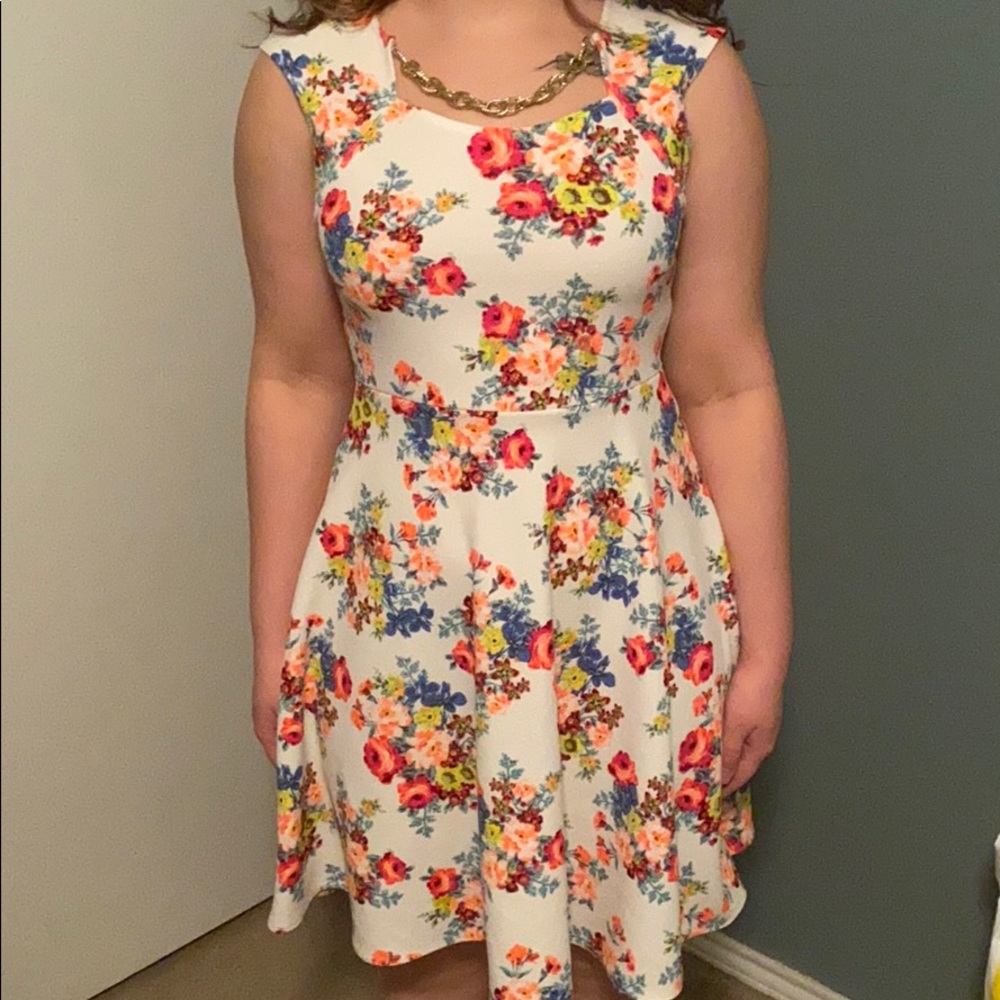 White Floral dress, gold chain necklace attached